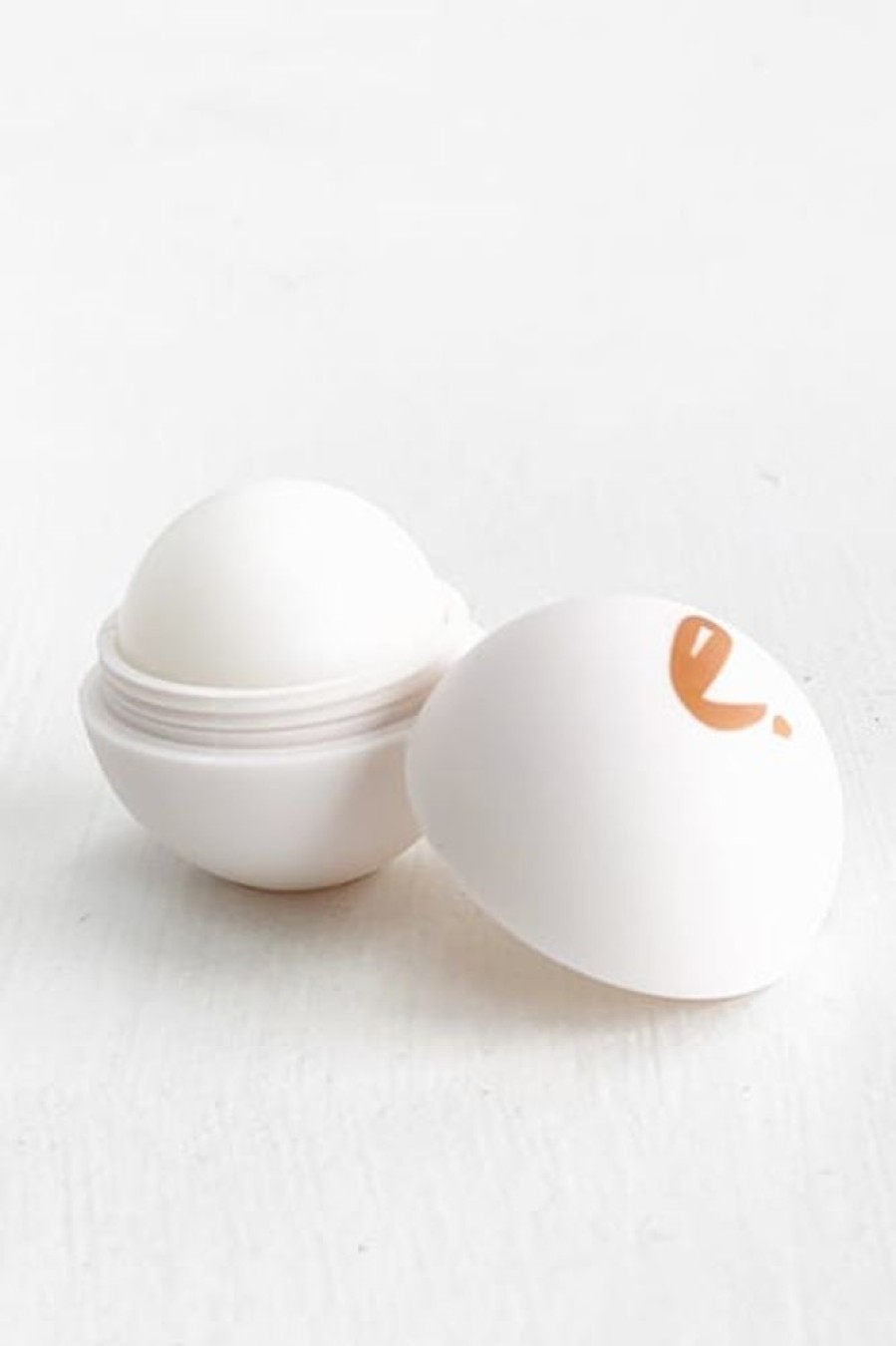 Women e.Allen | Round Lip Balm